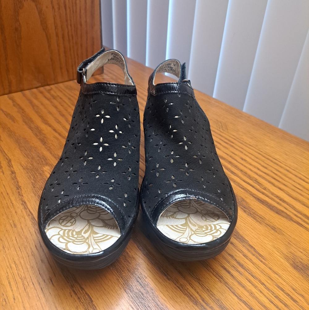 Fly London Black Wedge Peep Toe Sandals Women's Size 38/7.5-8 Vented  Wedge - Picture 5 of 9